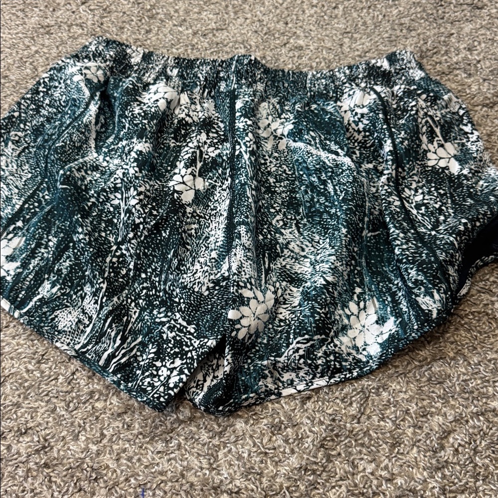 Lululemon Hotty Hot Short II Wildwood White Multi / Nocturnal Teal - Picture 4 of 4